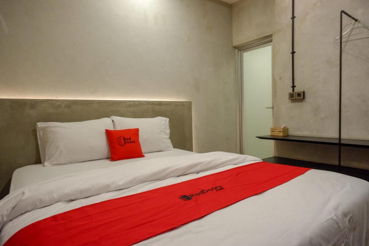 Reddoorz Plus Near Kawasan Sam Poo Kong Семаранг Экстерьер фото