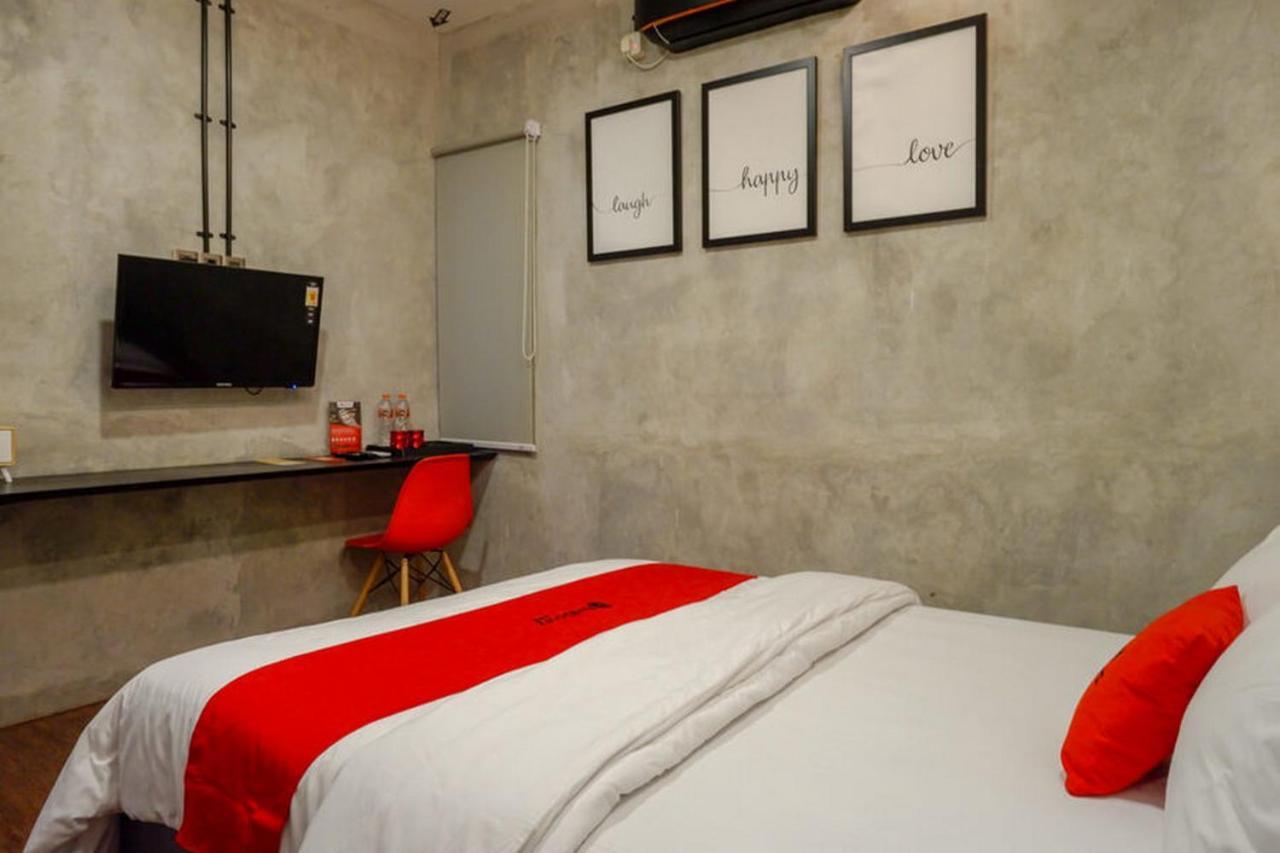 Reddoorz Plus Near Kawasan Sam Poo Kong Семаранг Экстерьер фото